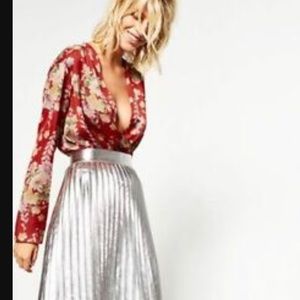 ZARA red floral bodysuit. Size M. Never worn.